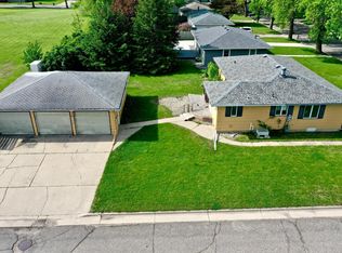 361 14th St SE, Willmar, MN 56201
