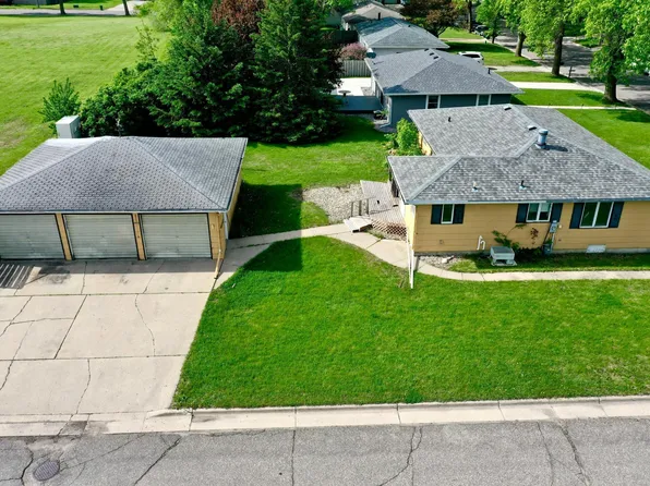 361 14th St SE, Willmar, MN 56201