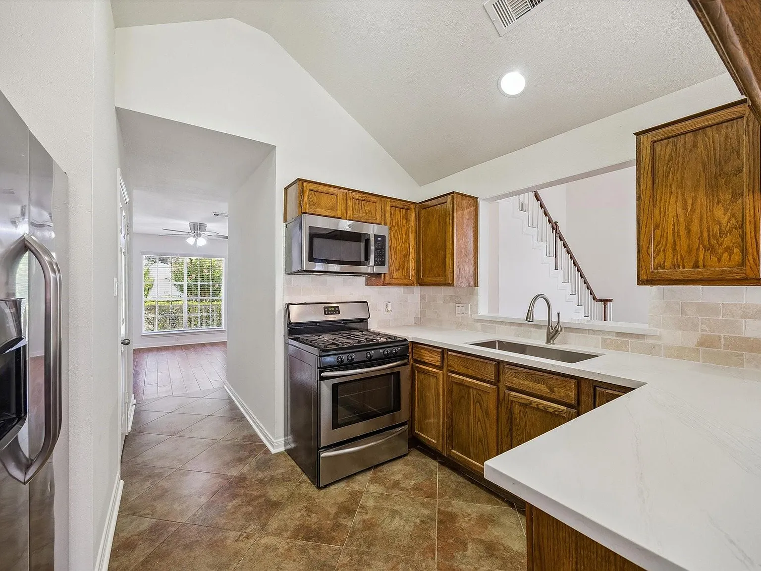 3 bed, 2.5 bath, 1824 sqft, $2,375 — Photo 4