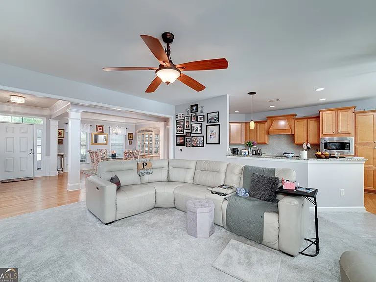 230 Begonia Ct — Photo 9