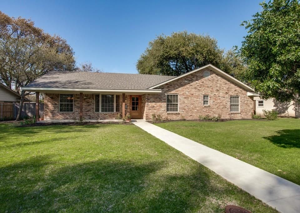 1st image of 3241 Camelot Dr