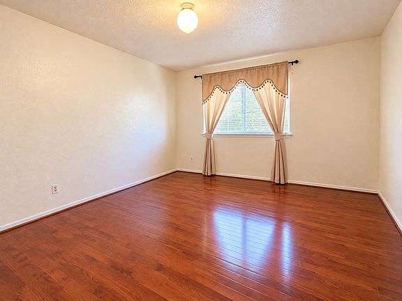 5th image of 8357 Nairn St