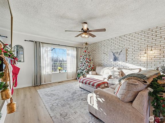 4th image of 1577 Olive Street