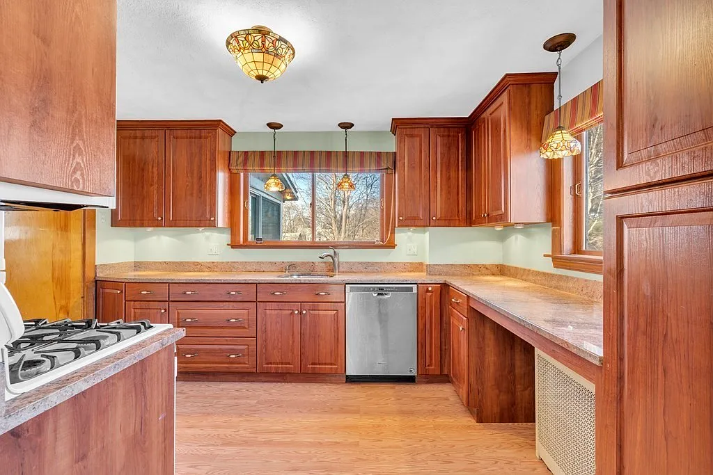 2 bed, 1.0 bath, 2274 sqft, $3,400 — Photo 1