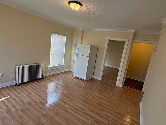 2nd image of 2130 Auburn St APT 1