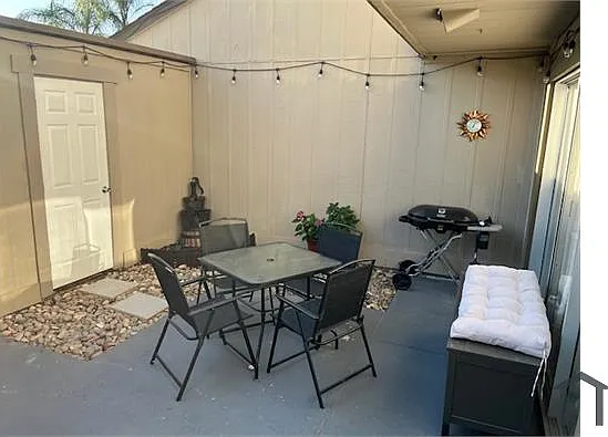 2502 Florida Ln — Photo 24