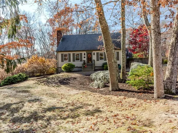 8 Paul James Dr, Tiverton, RI 02878