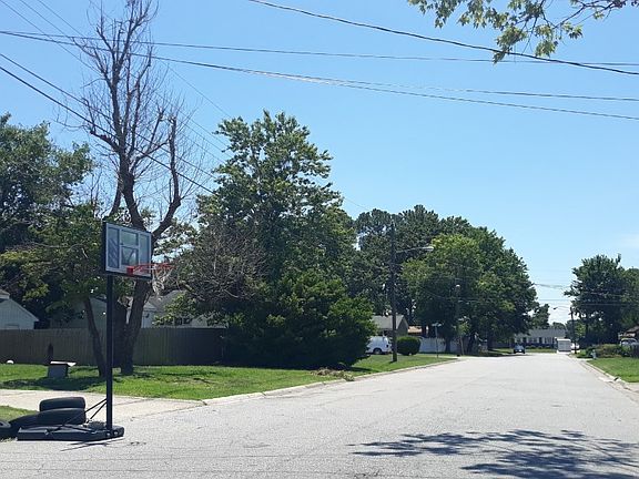 4th image of 903 Duce St