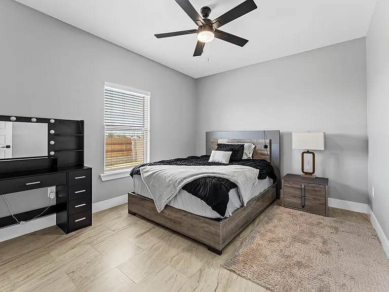 1001 Sparhawk Dr — Photo 15