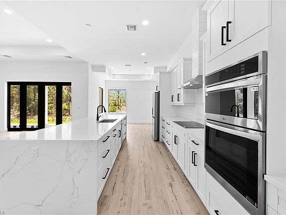 5th image of 3342 70th AVE NE