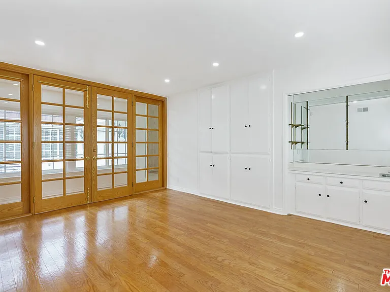 2208 Winona Blvd — Photo 9