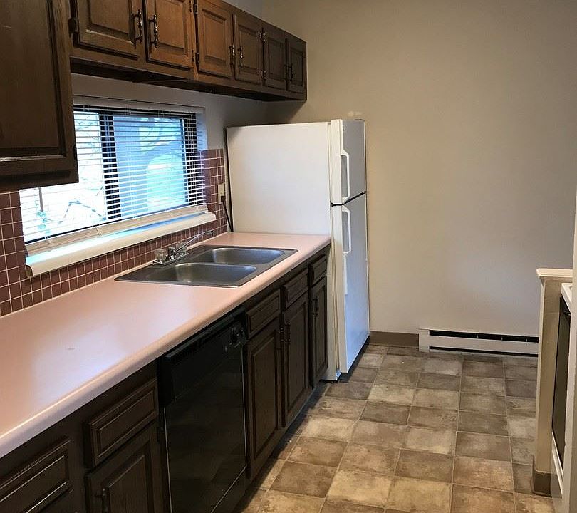 1st image of 725 Pine Knolls Dr APT 4