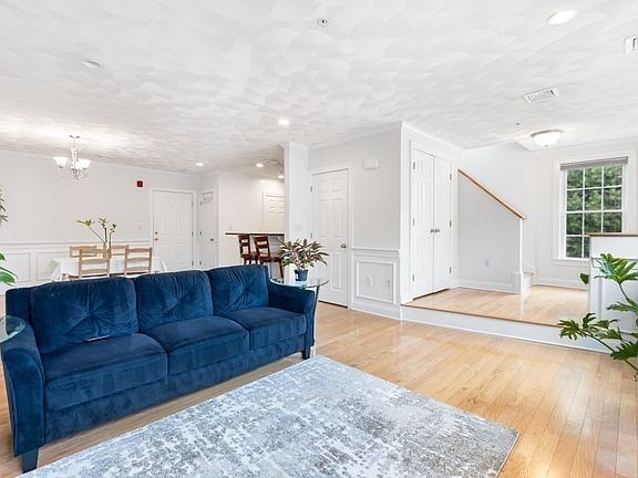 5th image of 215 Harvard St #1