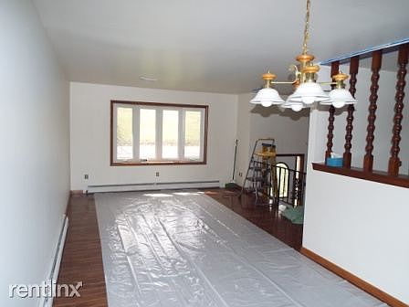 diningroom towards livingroom
