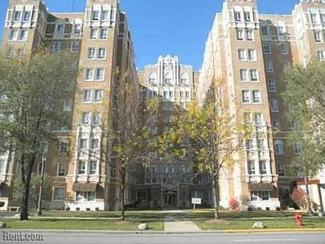 Country Club Apartments