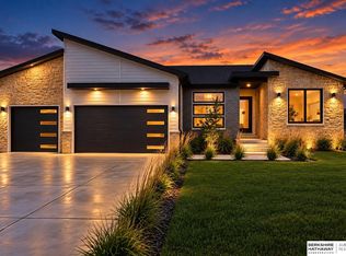 3520 Tree Line Dr, Lincoln, NE 68516