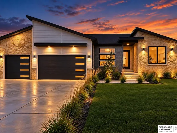 3520 Tree Line Dr, Lincoln, NE 68516