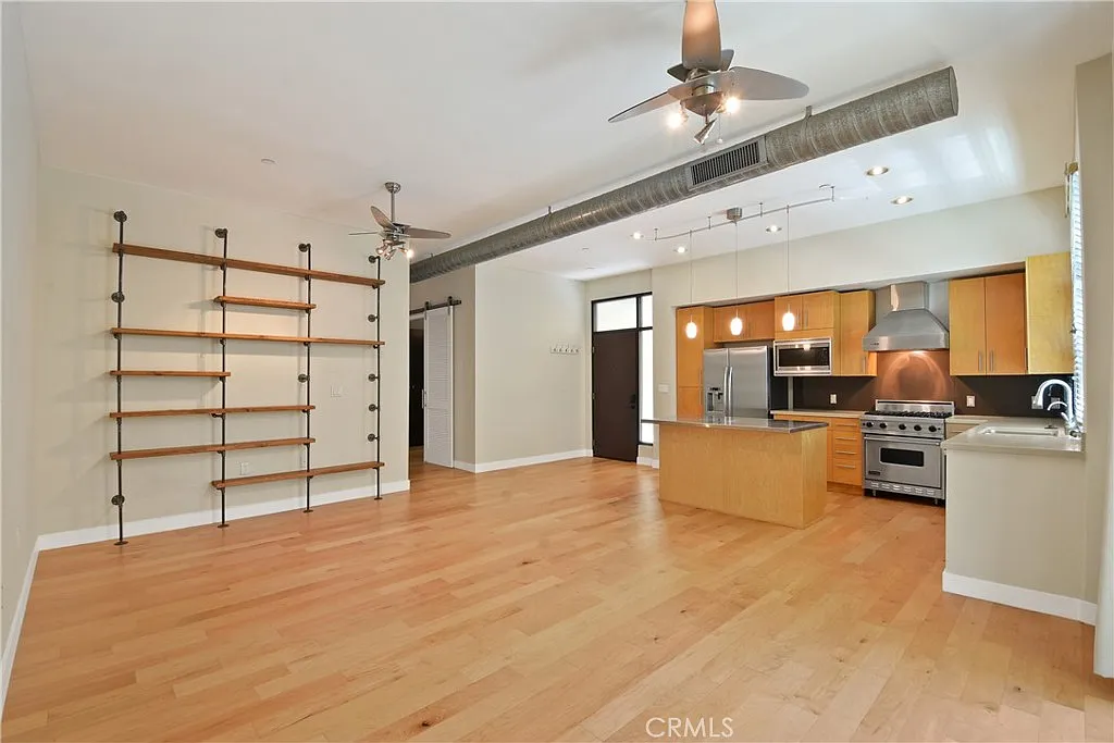 2 bed, 1100 sqft, $3,300 — Photo 3
