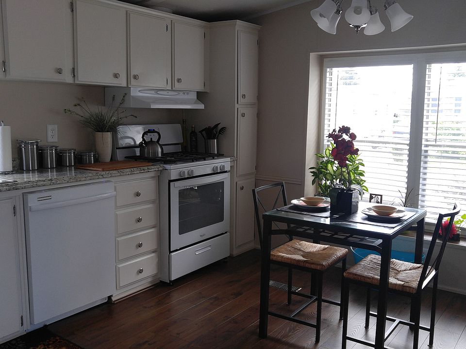 Kitchen and Dining Combo