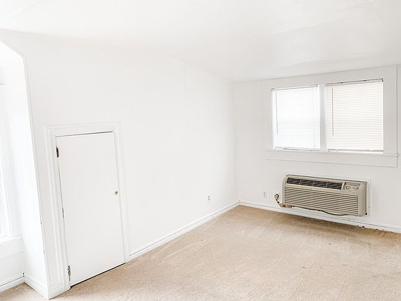 3rd image of 3823 Caroline Ave #B