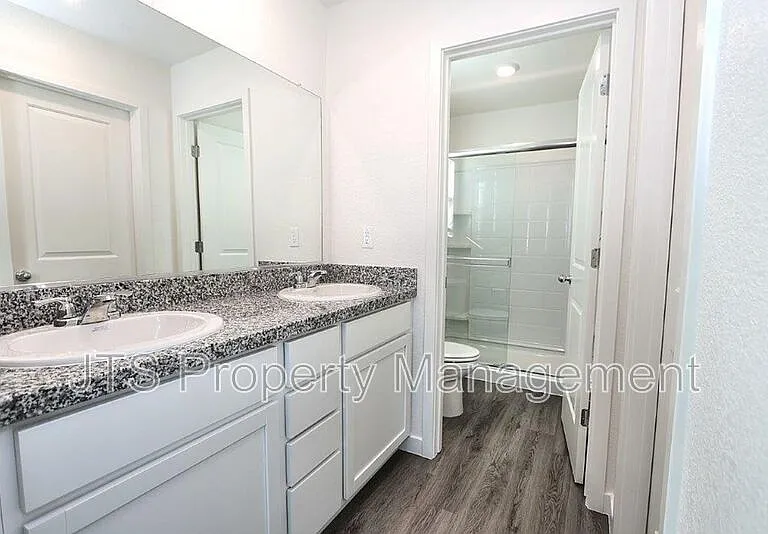 2097 Shady Tree Cir — Photo 30