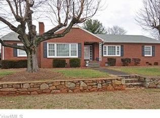 3201 Konnoak Dr, Winston Salem, NC 27127