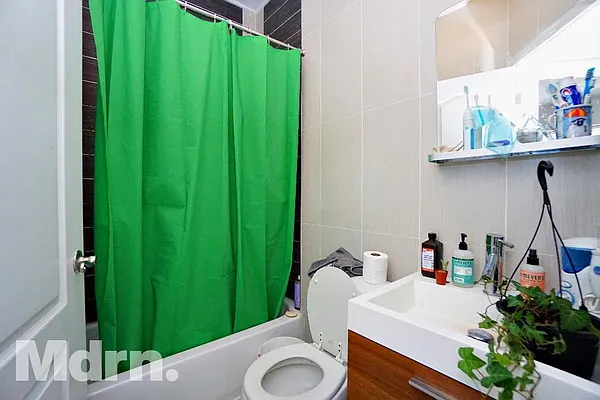 Rented by Mdrn Residential | media 34