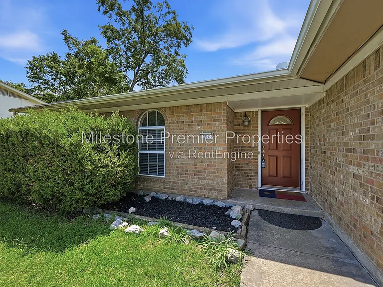 302 Iowa St — Photo 3