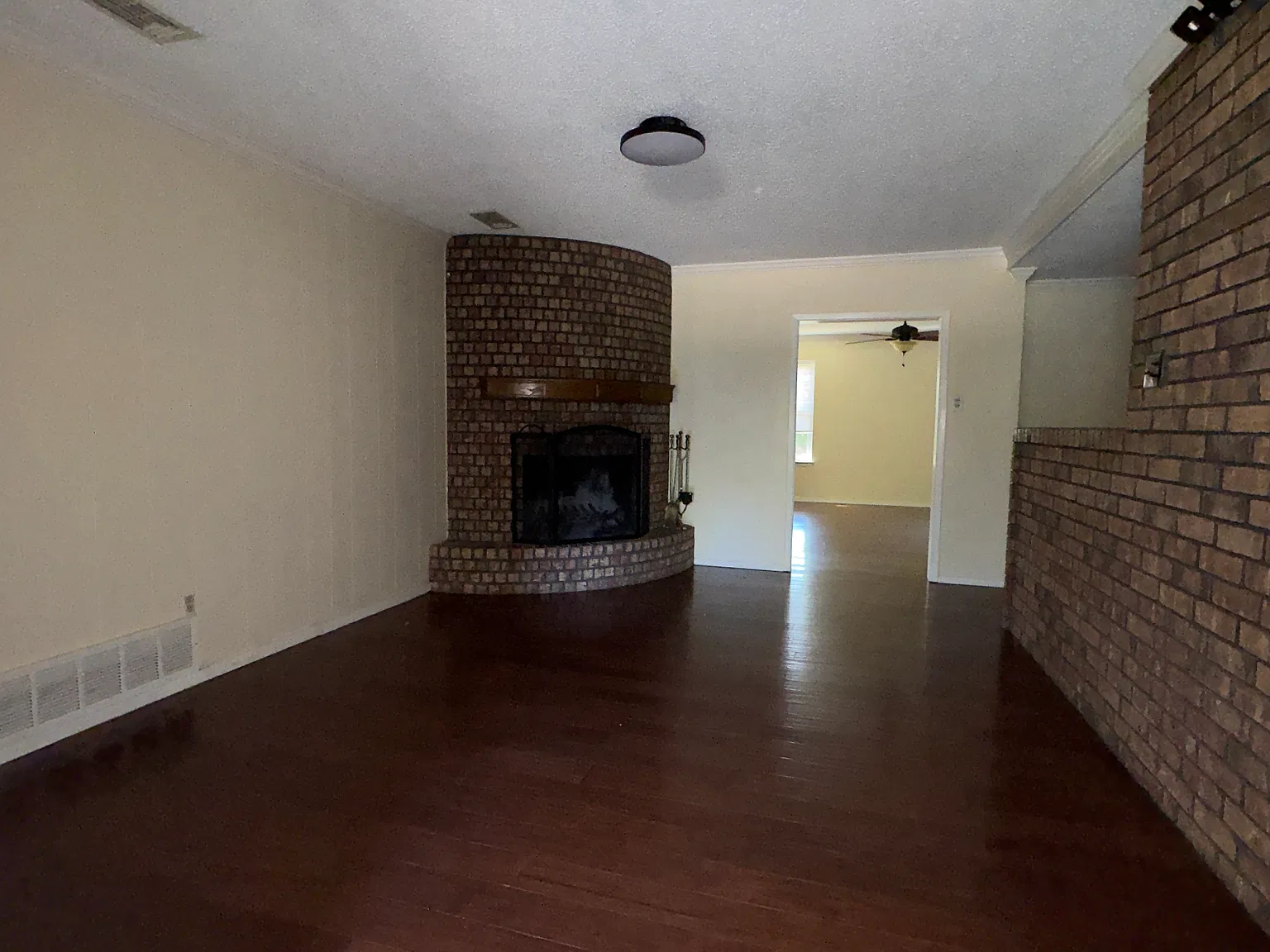3 bed, 1610 sqft, $2,200 — Photo 4