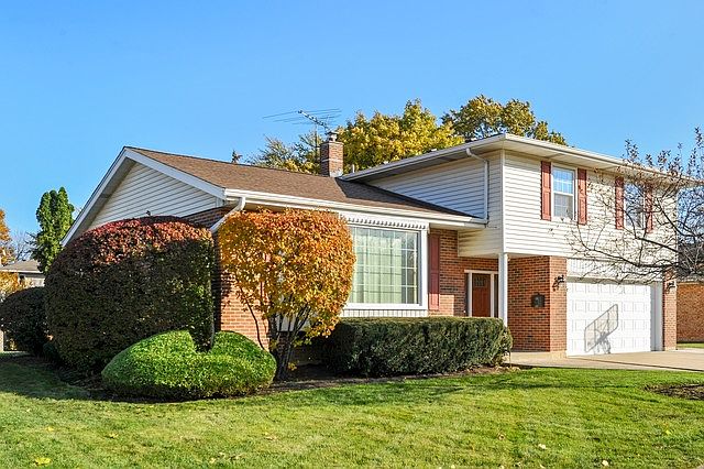 1st image of 2619 N Dryden Pl