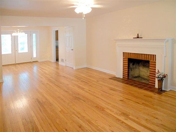 3rd image of 2667 Mendova Ln