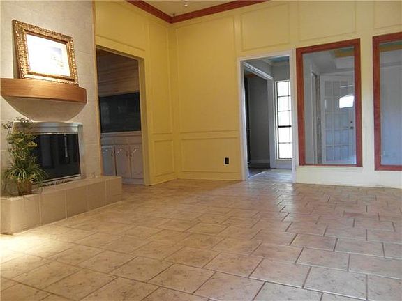 2nd image of 3406 Greenview Dr