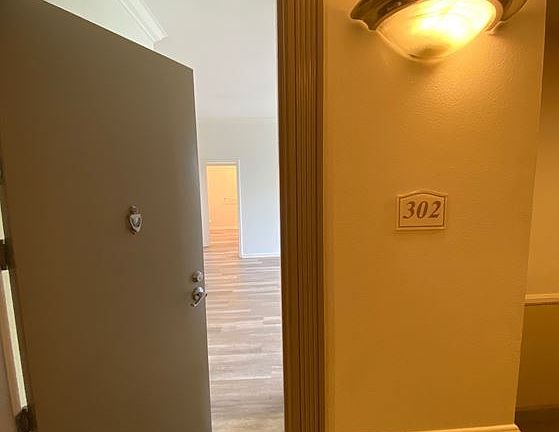 3rd image of 2969 Kelton Ave APT 302