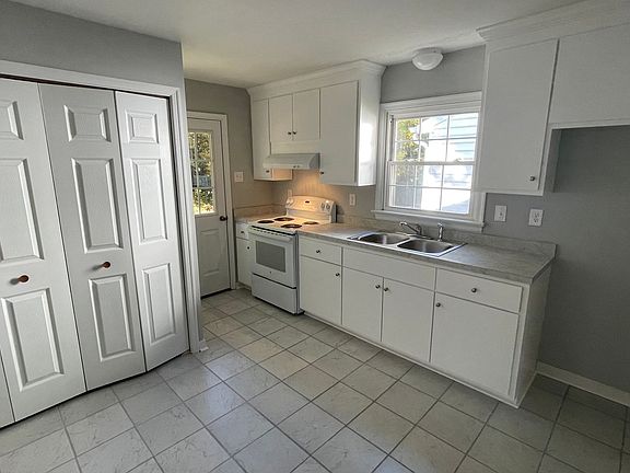 4th image of 126 N Rose Ave