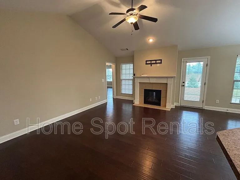 4811 Lost Creek Dr — Photo 18