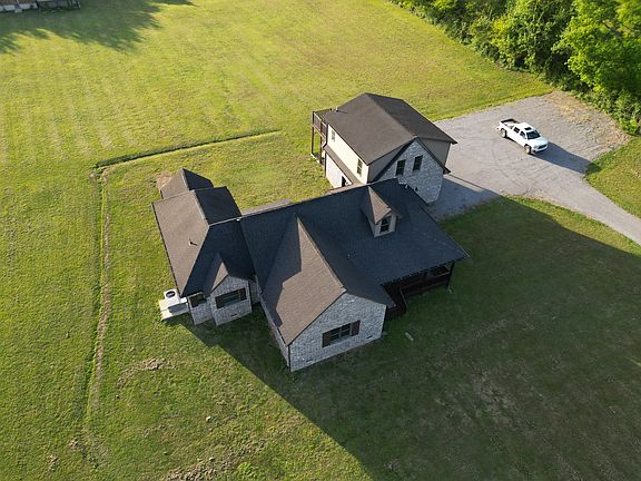 3rd image of 28 Henderson Rd