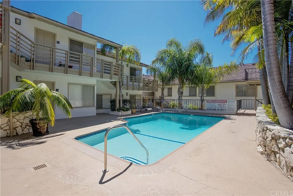 Lunada Bay Apartments — Photo 2