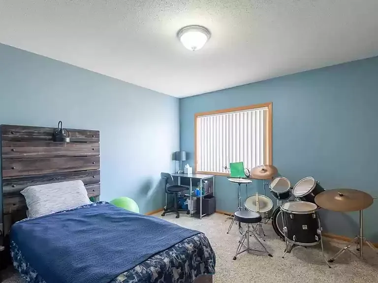 2109 Linden Trl — Photo 11