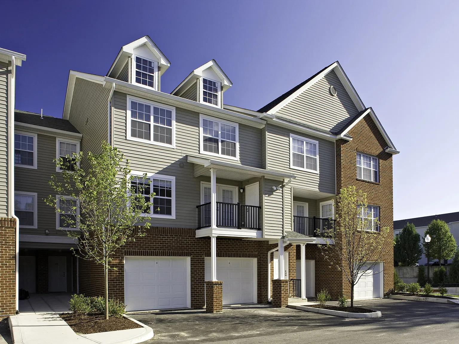 Huntington Townhomes — Photo 2