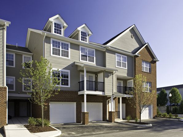 Huntington Townhomes | 100 Avalon Dr, Shelton, CT