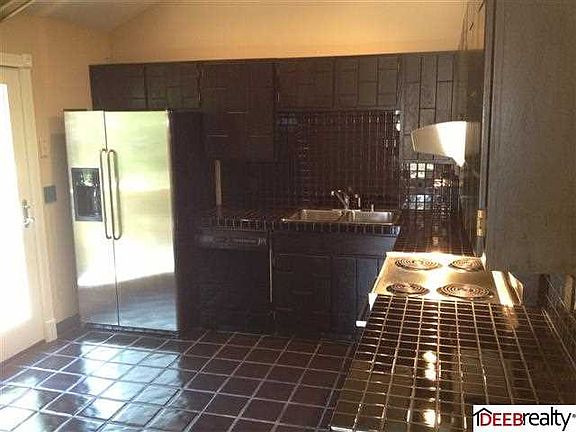 3rd image of 2613 Jack Pine St