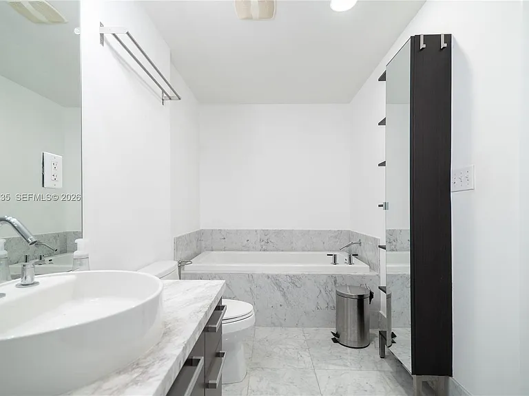 253 NE 2nd St #2107 — Photo 17