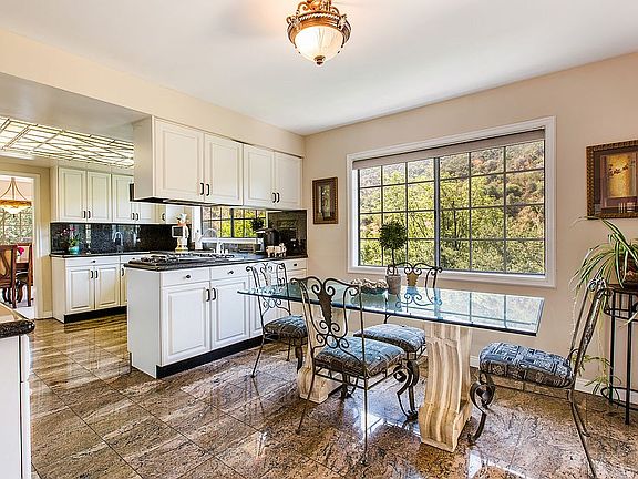 5th image of 2810 Kennington Dr
