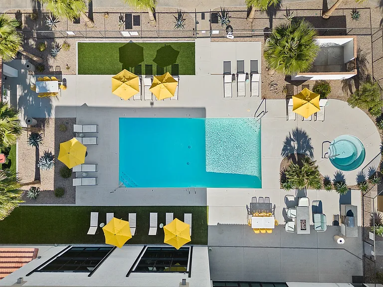 Solas Glendale — Photo 17