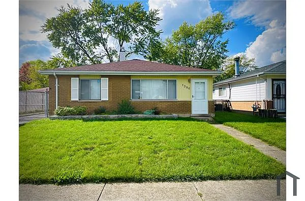 1386 Superior Ave photo 1