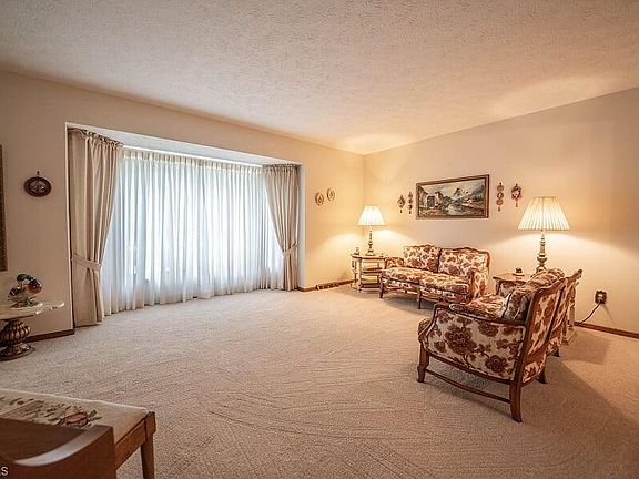 5th image of 3075 Oakwood Ln