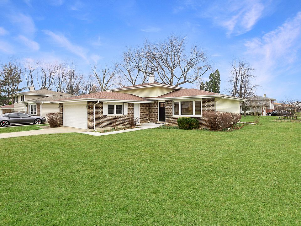1st image of 770 Willow Ct