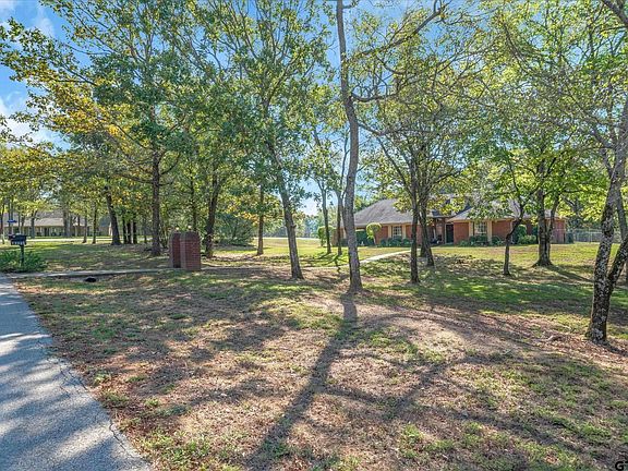 3rd image of 18865 Peachtree Ln