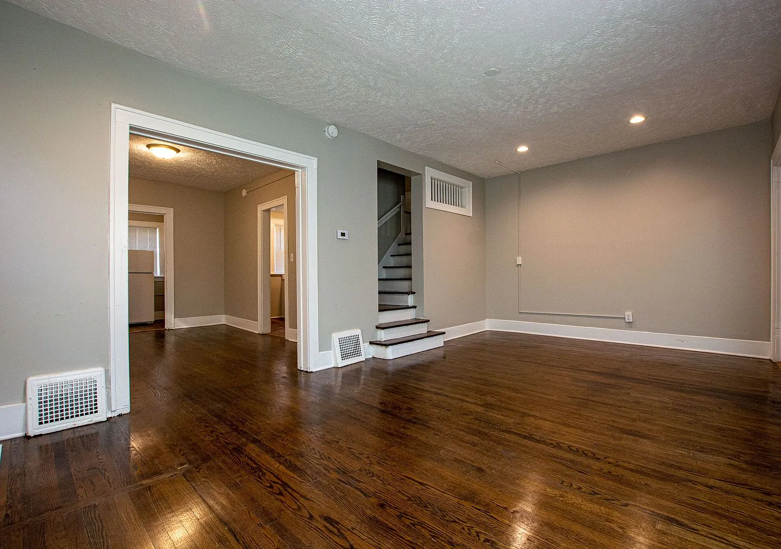 3 Bedroom Rental — Photo 2