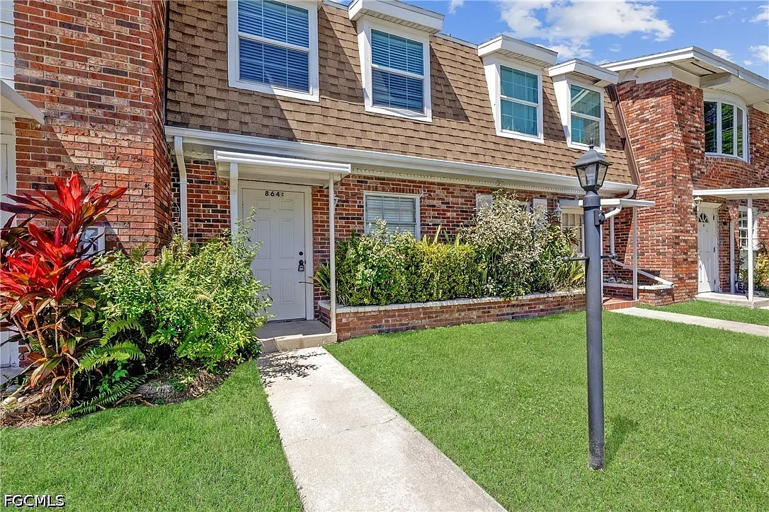 2 bed, 1.5 bath, 998 sqft, $1,450 — Photo 1
